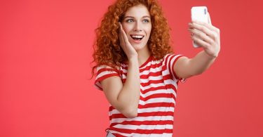 10 Signs of Narcissists on Social Media