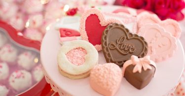 10 Delicious Love-Filled Valentine’s Day Cookies